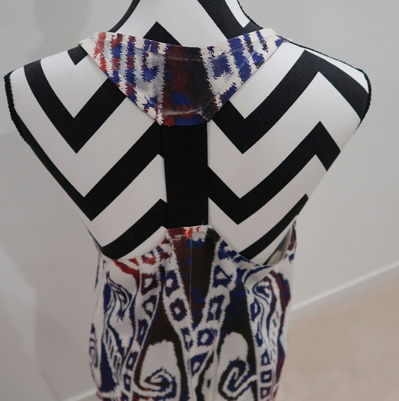 Printed Sleeveless Top - Picture 5 of 7